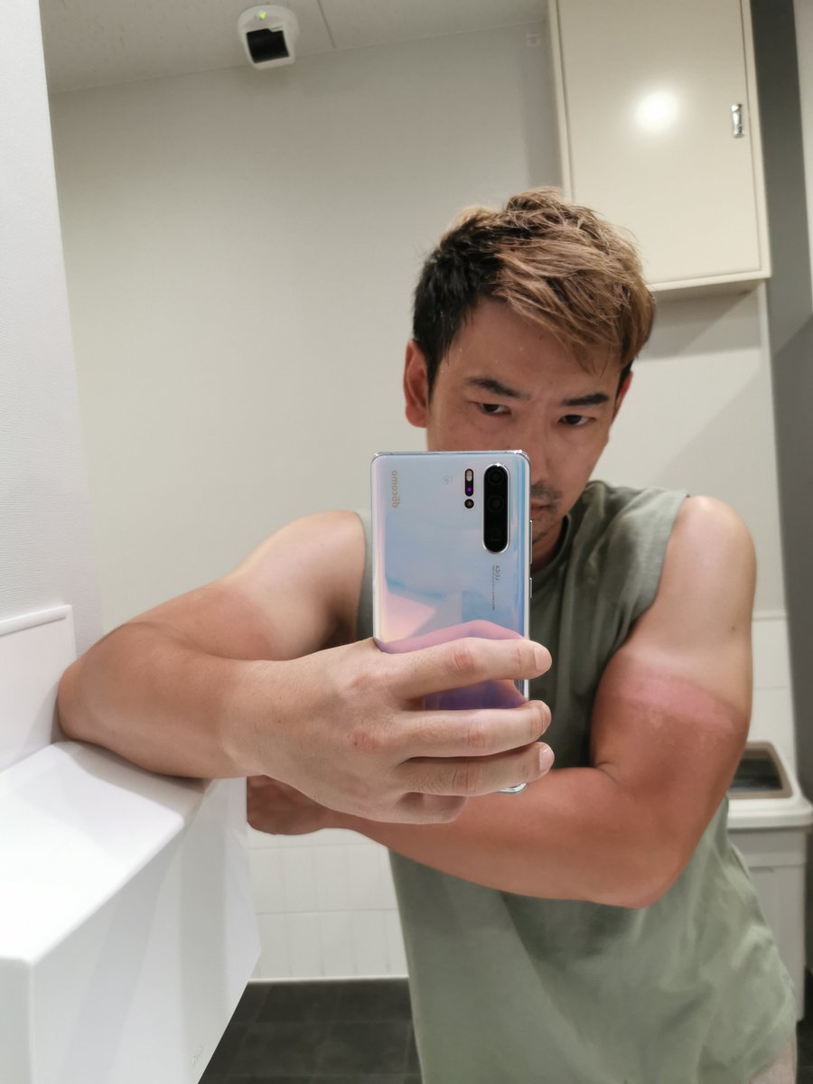 Masked_trainer's tweet photo. ベトナム帰り、本日よりアクションスタイルジム再開です！
腕の日焼けがヤバすぎるw https://t.co/6heC5p3wi4