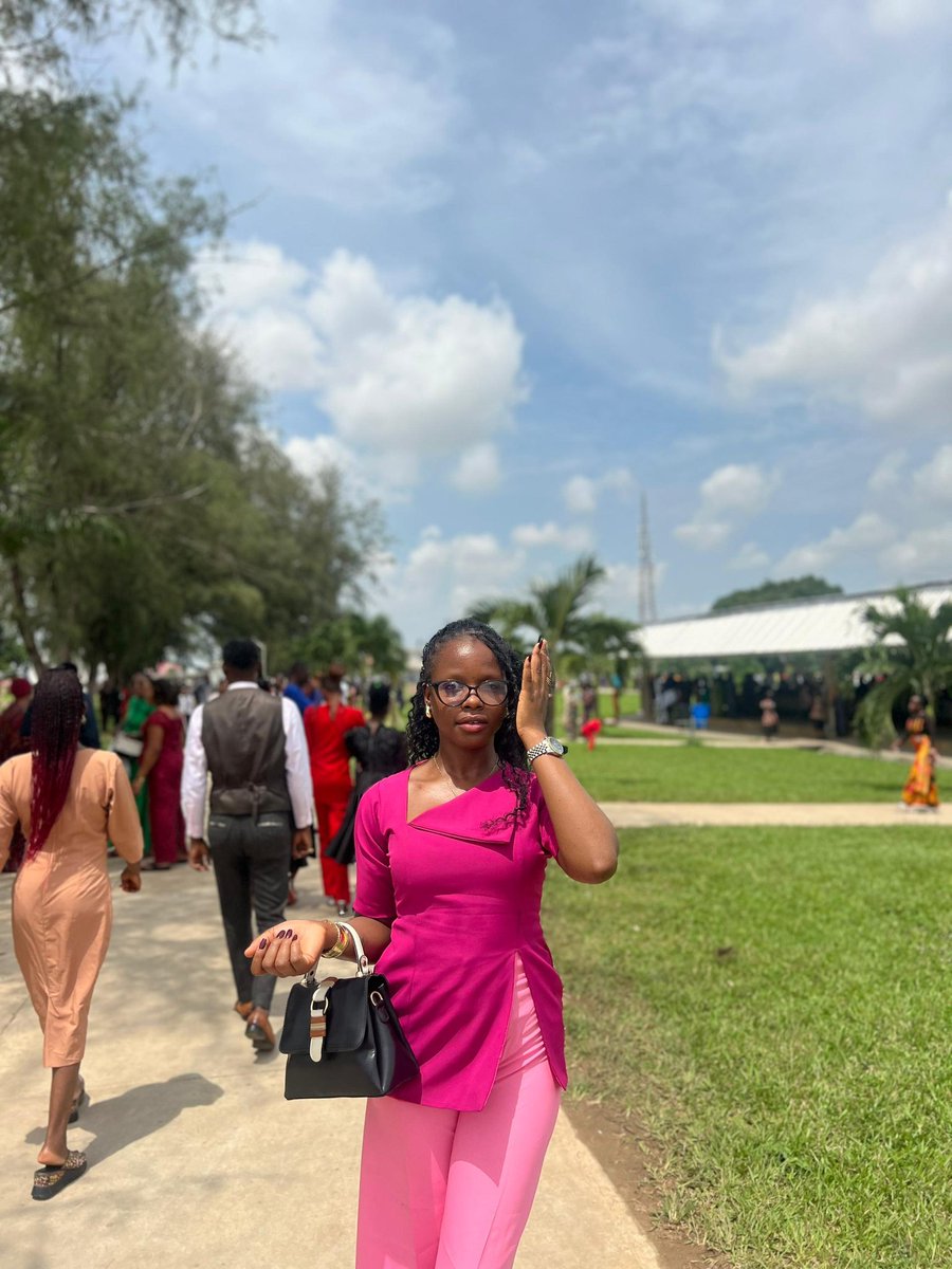 Queen_Ellie01's tweet photo. Eternal Happiness RC 26 Day 2 🥰

#JW https://t.co/ueUvZHFWyn