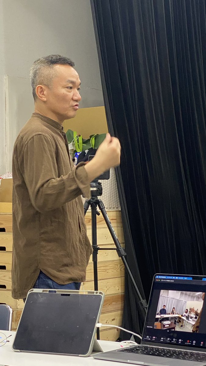 426142614261's tweet photo. 今日Prayers Studioトレーニー授業開始すぐ『授業課題になぜこんな分かりづらい(難しいだったかな？)戯曲にしたんですか？』と受講生から素直な質問が⁉️色々初めてだと難しいよね😅講師が戯曲の背景や色々丁寧に講義をし授業が終わる頃『なんか思い当たるコトがある〜』『ええ話や』と戯曲への理解が☺️ https://t.co/gnLVA98xFb