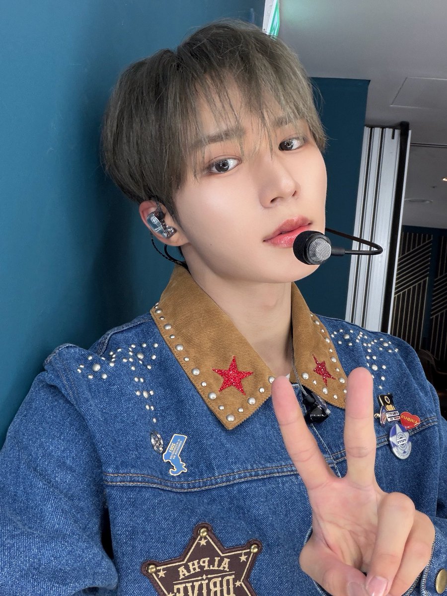 ALD1_official's tweet photo. 팬콘서트 재밌게 즐겨주신 앨리즈분들 진심으로 감사합니다!! 내일 한국에서의 마지막 공연도 재밌게 즐겨봐요 사랑합니다😍 잘 자요🌙✨

#ALPHADRIVEONE #ALD1
#알파드라이브원
#JUNSEO #준서 https://t.co/invatjb3kR