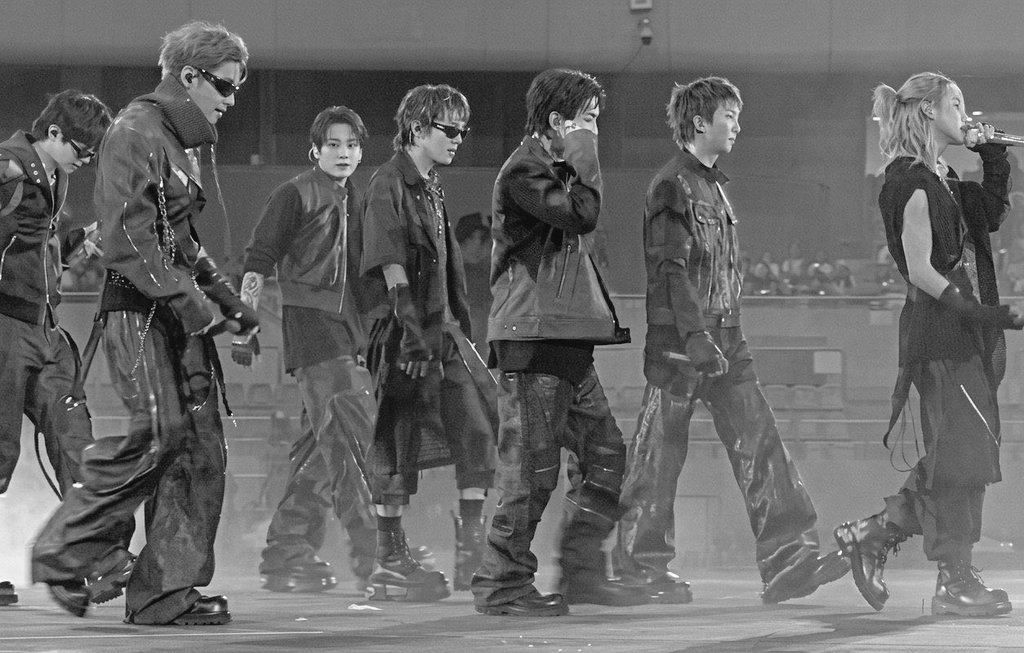 Mariposa732's tweet photo. I don't know, sometimes I think there will never be anything like my boys... I live, I work, I have a fairly satisfying life, and I'm lucky. And through all this, they, for years, have been my constant. Not something I need, but something that is part of me, familiar, that belongs to me and to which I belong. And I understand, as the years go by, that no one, except the pips experience the same thing, could understand and... do you know what? I didn't give a shit back then, think about it now... I rejoice in their simple being in the world, and it's reassuring to see them at peace with themselves, open to life, united, and healthy. They are my winning bet: that you don't need to possess to feel loved... that you can belong beyond the laws of physics, to something with unique meaning. In celebrating the purple anniversary, I understood how much beauty there is in this journey and in belonging to a community that, despite the fatigue, has remained there, to truly love and support these two wonderful human beings and artists. I love the tannies, their music saved me. And I worship Taekook, because everything about them has been part of my journey in the truest sense of the word. My rule of life is: be, love, respect, and grow. Do it honestly. It was destiny that I would love them, endlessly.
