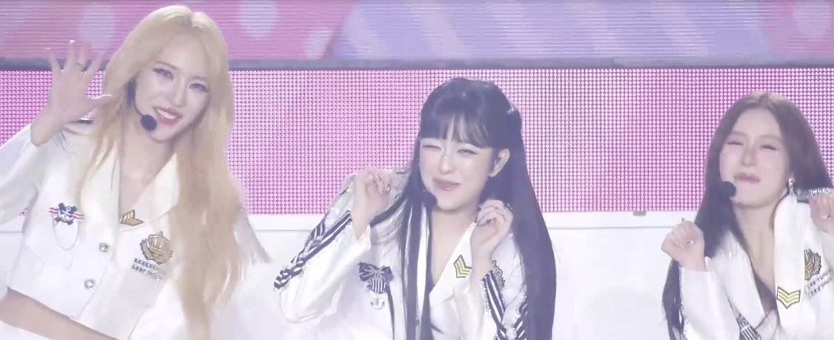 itsPaulineSy's tweet photo. THEY PERFORMED AKB48's - FORTUNE COOKIE!!
[IDOL LINE]

Jan - Mewnich - Fond - Ciize
#BBFanFest2026D1 https://t.co/qi4dmvdMQn