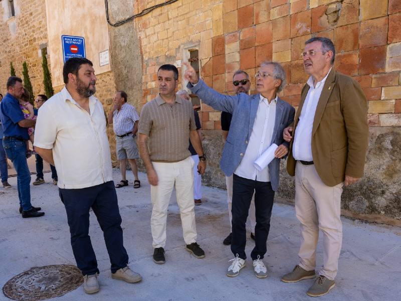 DiputacioGirona's tweet photo. 📍#Viladesens inaugura la 1a fase de les obres de pacificació del nucli antic, executades amb el suport de la #DdGi. 

✅El president, Miquel Noguer, ha posat en valor el projecte, que permetrà construir un municipi «més segur, més sostenible i amb millor qualitat de vida».

👀👉 https://t.co/D6Tlk22zKW