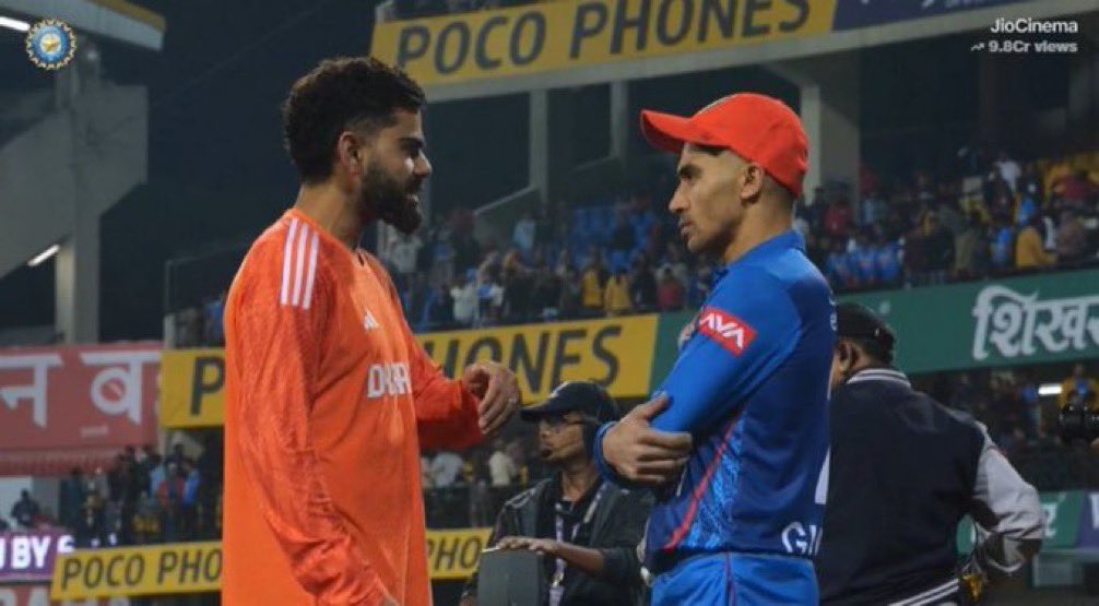 therevanthtweet's tweet photo. KING KOHLI fans boys on duty❤️

gurbaz for afg and nkr for India🔥 https://t.co/CJFpvAFEDv