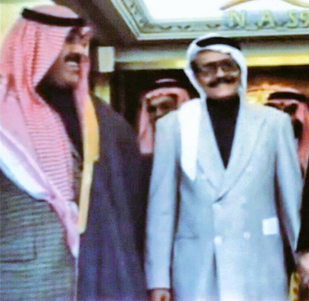 M_S_M_Alamr's tweet photo. بعدما خرج النصر من ملعب الملز منتصرا في احدى 
مبارياته موسم 1980

وفي باص النادي بدا الامير
عبدالرحمن بن سعود يدندن بكلمات كانت مشروع الاغنية 
الشهيره (احبك يا نصر) 

وفضل ان تكون باسم
(فتى نجد) و اختار 
الفنان طلال المداح  لغناءها
وهو الذي قام بدوره بتلحينها .

و اختيار الرمز للفنان طلال  امتداد لعلاقة وثيقة بينهم
 اذ غنى طلال ( احبك يانصر ) في حفل بطولة الدوري 1980 بمقر النادي بشارع العصارات

وغنى ( يستاهل الدرع والكاس من شاله )
من كلمات الامير عبدالعزيز بن عبدالرحمن في حفل
النادي 1981 بالدرعيه

رحمهم الله جميعا

بعد ذلك انهالت الاغاني 
بأصوات  و بكلمات و الحان لشعراء و ملحنين سعوديين
و عرب كذلك مطربات 
سعوديات و عربيات .

#عبدالرحمن_بن_سعود 
#طلال_المداح
#ادبيات_النصر 
#تاريخ_النصر 
#افراح_النصراويين
#النصر_بطل_الدوري_السعودي 
#النصر_فرحة_العالم 
@AlNassrFC