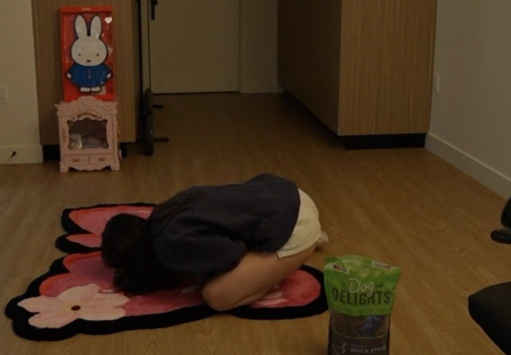 bubble_t33's tweet photo. sakura in the perfect position for uh... something... https://t.co/GR8sWI5iew