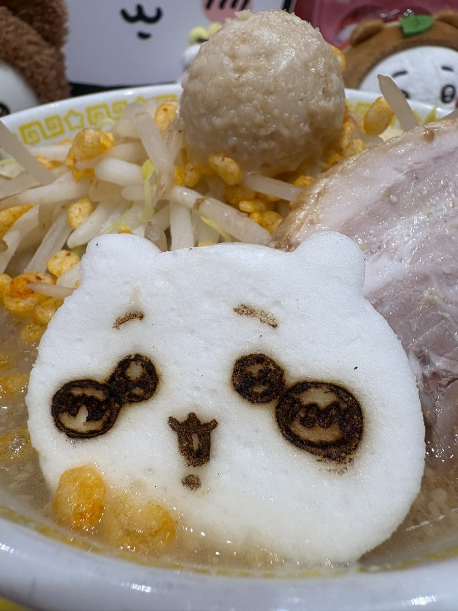 maco5296's tweet photo. 今日はちい活

👹滅友であり、ちい友である職場の人とラーメン豚へ

期間限定の油そばも気になったけど、今回もちいかわのミニサイズの🍜で

ニンニク🧄入れてみたので元気出るかな💪

古本屋さんのドリンクも美味しかった😋

今日はお誘いありがとうございました😊🙏✨ https://t.co/xw4OZdIT6K