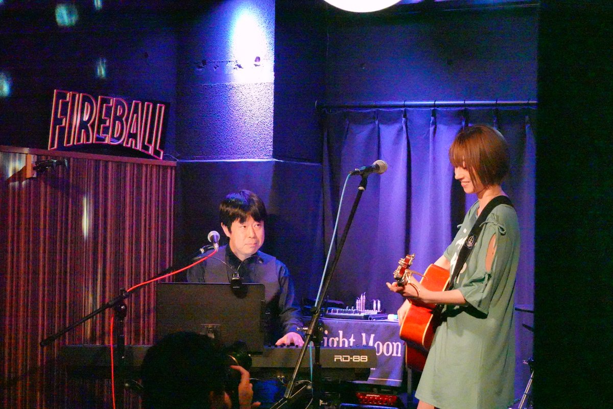 mt_k0yama's tweet photo. 6/12 心斎橋BrightMoonで開催のcafe´鈴 大阪編へ。SUZUNEさん大阪出張、糸井さんサポートを楽しみに会社呑み会後に3部半ばから参戦。聴けなかったところは音源で楽しみたいと思います。前半戦の衣装も観たかった！
終演後も皆さんと楽しく歓談できました。酔っぱらい、失礼しました💦 https://t.co/gigydj7gqp