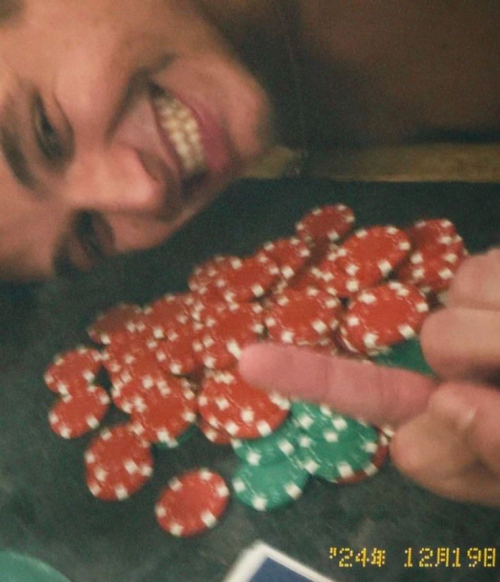 QU4DVERSE's tweet photo. My favorite Lando middle finger pictures 😭😭 

I think the newest one might be up there 😭 https://t.co/XK3yyrZhrd