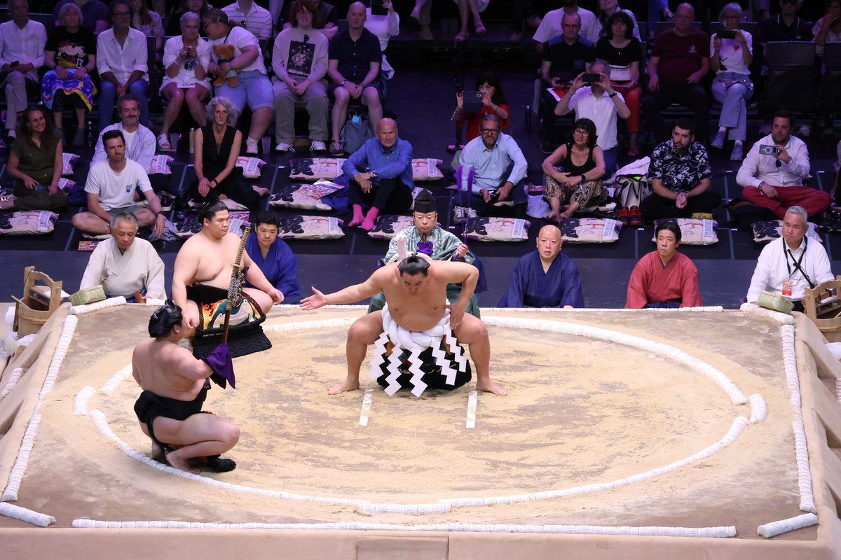 sumokyokai's tweet photo. 【大相撲パリ公演🇫🇷】
横綱 豊昇龍土俵入

#sumo #相撲 #パリ公演 #Paris https://t.co/VIpliRNfqJ