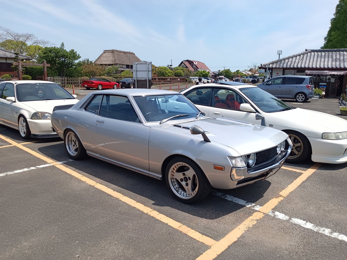 hekemore's tweet photo. @celicasicklife イカしたダルマですね(⁠*⁠´⁠ω⁠｀⁠*⁠)
と思ったら2年前のクラシックウェーブ駐車場で撮ってましたw https://t.co/KvNo0a4uDO