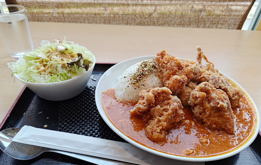 UPPAPATK's tweet photo. 道の駅したらまでゆるくツーリング🏍
ここの食堂は美味しいので、お気に入り♪
今日は唐揚げカレー🍛 https://t.co/xRXN7k0heE