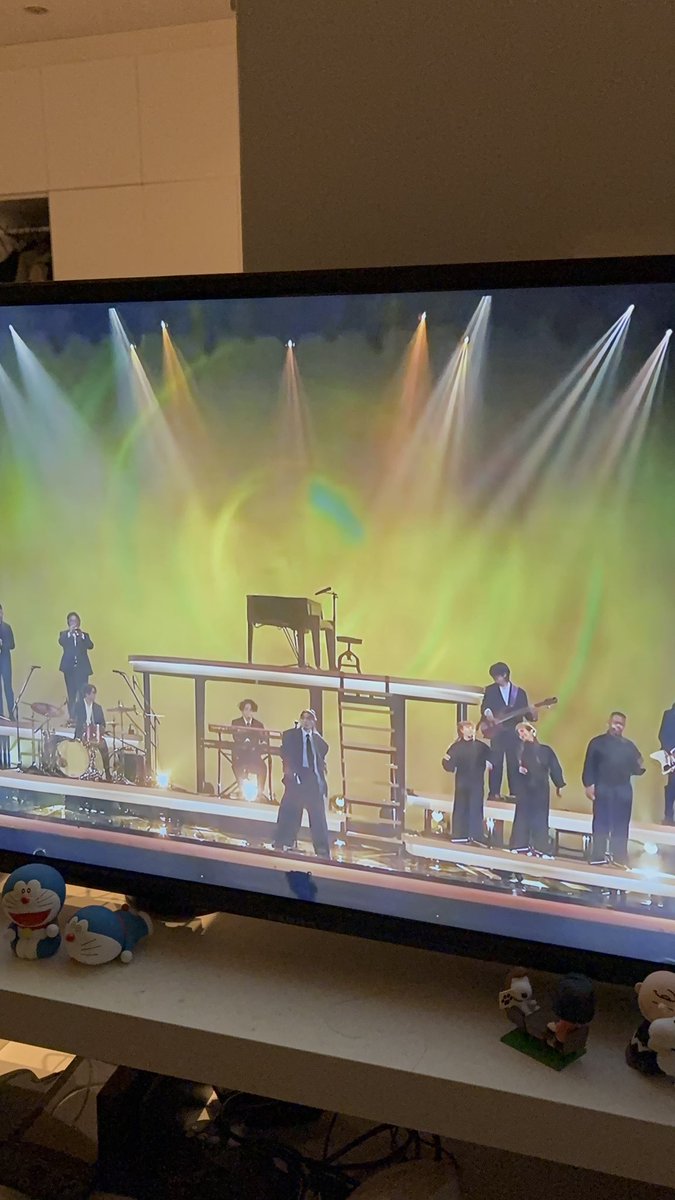 k_sh1f's tweet photo. 長い時間お疲れ様でした😭😭まさかのトリとは知らなくてめちゃくちゃ演奏も豪華でカッコよかった😭😭😭ライブがより楽しみになったよー！！🔥🔥 #藤井風 #musicaward https://t.co/rP8bB5DRzx