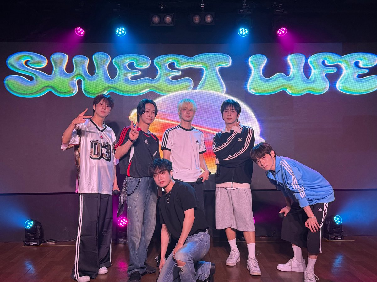 MUL_OfficialX's tweet photo. [#MUL]
今シーズンもあっという間に1週間が過ぎました✨
沢山の愛と応援を送ってくださる皆さまのおかげで、幸せな時間を過ごしています。
本当に時間が経つのは早いですね🥹

残りの公演もMULと一緒に、たくさんの素敵な思い出を作っていきましょう！💙
皆さんにお会いできるのを楽しみにしています✨ https://t.co/BMUsoj0DIc