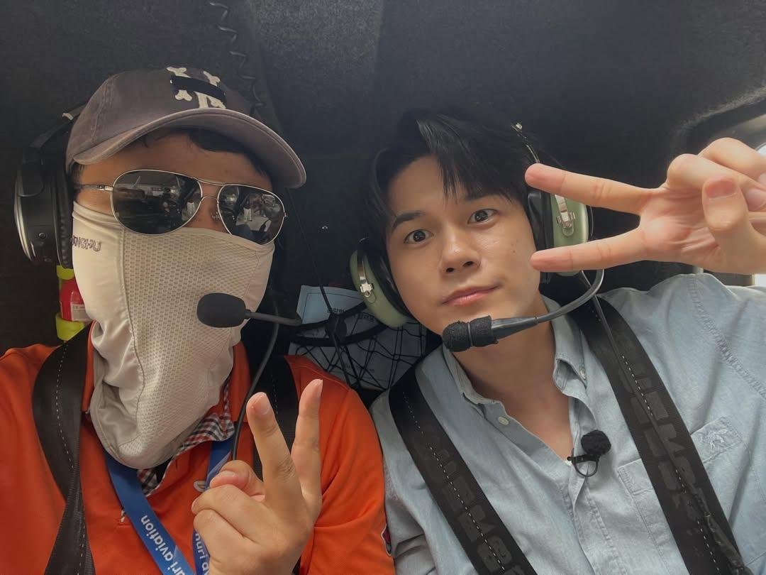 ongepics's tweet photo. the pilot who flew with onge during wanna one go shared a photo with him on instagram

"wanna one's ong seongwu has such great energy and is such a gentleman. he's literally glowing. you can watch it on mnet's official site." https://t.co/TQ29PTrhGk