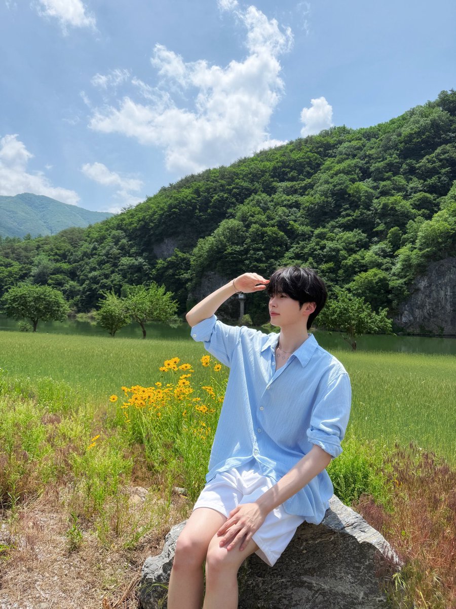 sayhamname's tweet photo. 진짜 성한빈 너무 좋다......... 자연 속 성한빈 진짜 내가 너무 좋아하는건데....... https://t.co/8lzlLE2GlO