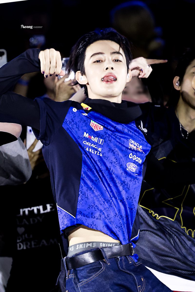 itsnotfor__'s tweet photo. 아 x발 오늘 스킴스 입었네….. https://t.co/6rbhaP6zEC