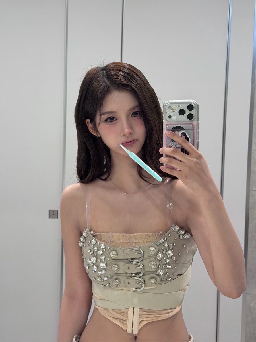 kanggo56's tweet photo. 히밤 양치셀카원탑 귀여움엄청크시다 https://t.co/LQnR8kRkwG