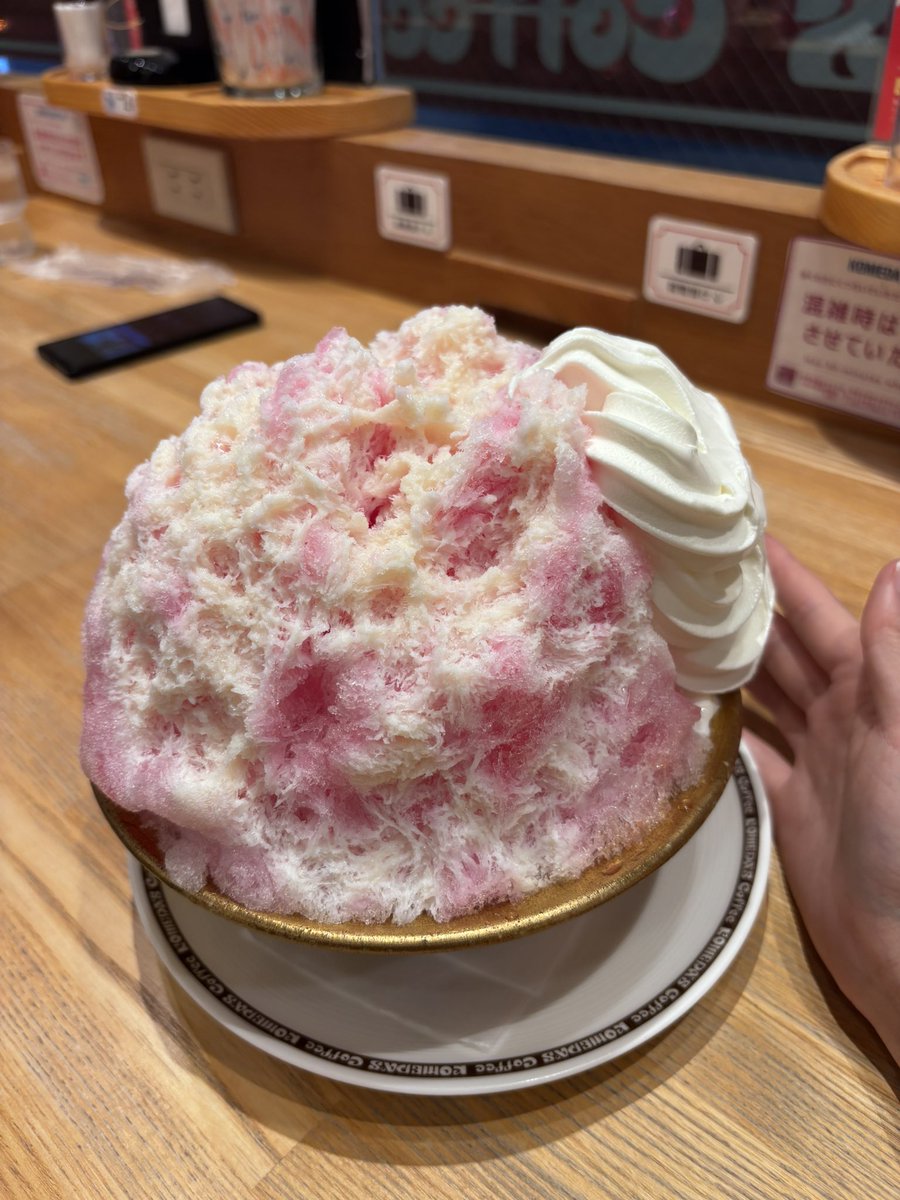 dddat_kirin's tweet photo. お祭りの後は、暑かったので目黒さんとかき氷食べました🍧 https://t.co/F0T1K3rk8L
