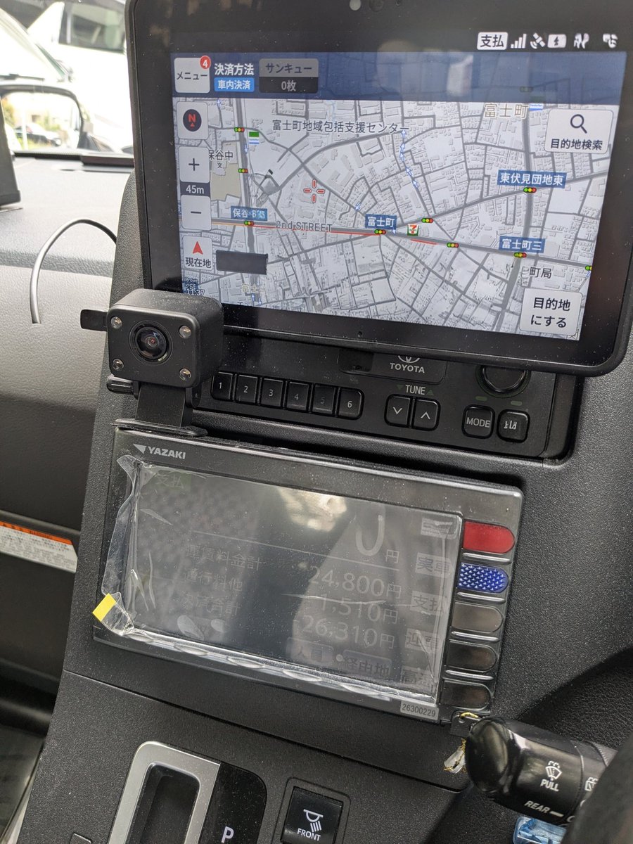 Venetiairo's tweet photo. 今週はとてもよい意味での考え深い週になりました:)
最初に務めた会社近くのお方を乗せました:)当時は23歳だった自分が背景を2枚描くごとに駅前のアイススケート広場でタバコを吸っている姿を思いだしました。あの時はない物尽しであの時にあった悩みは尽きなかったけど楽しい時間だったんだなぁと:) https://t.co/tWZOeQthVq