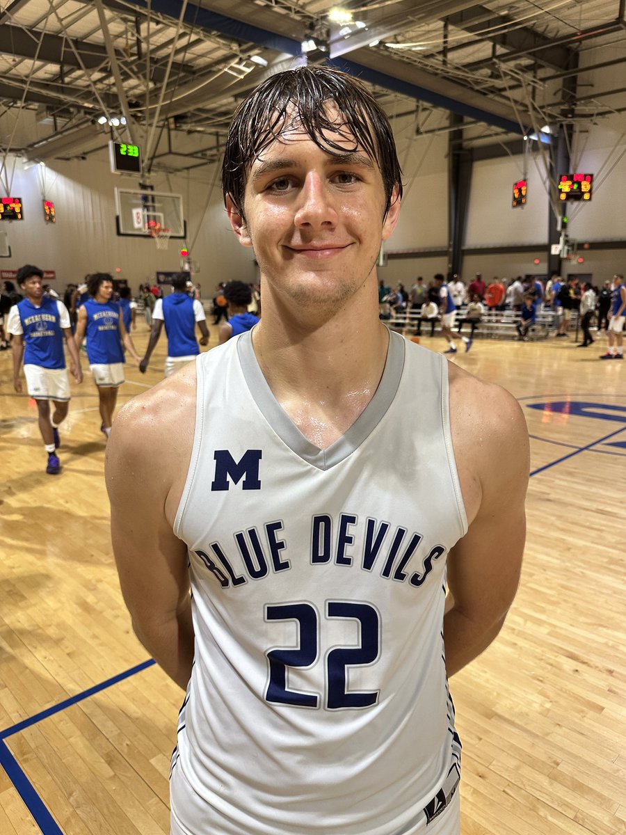 KyleSandy355's tweet photo. F
@MariettaHSHoops 69
@PurvDukeBC 66

@MerrickHam72 21p (5 threes)
@WhitfieldBray21 9p 2r 5a 1s

@xobray3 27p 1r 4a 2s
@QuayLkjuz 22p 6r 1s

#GBCALive @GBCALive https://t.co/4VVxtJ5TfP