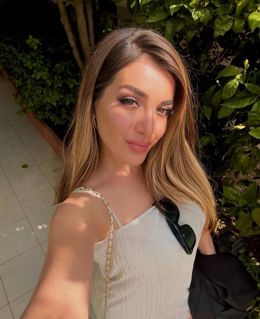 Canansarmsk's tweet photo. Güneş enerjisiyle çalışıyorum! ☀ valla çok iyi hissettim, buralar bugün aşırı kalabalık valla 🌸 #Yeşilköy https://t.co/Mqtffjn0zx
