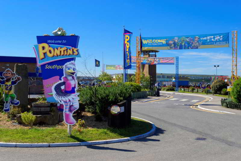 Alexandr4Denman's tweet photo. It's been found out that Pontins Holiday Park in Southport has at least 3,000 undocumented illegal foreigners moved in , obviously being paid for by the taxpayer . This comes at a time where rapes , stabbings and women and children being unsafe everyday now from these men are happening . Why isn't the government deporting them all ? Thoughts?
#whitelivesmatter