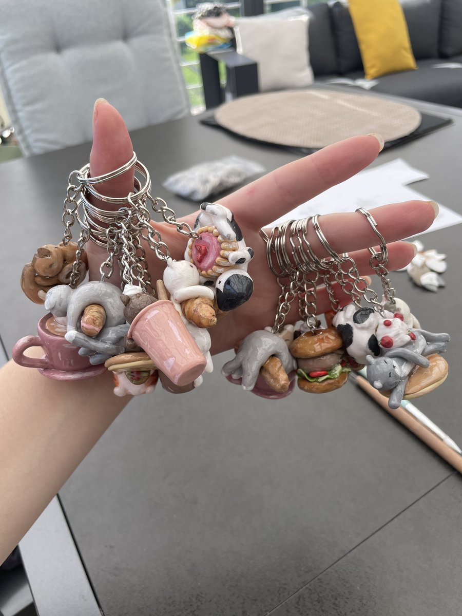 lucilestudio's tweet photo. j’espère que comme ça vous perdrez plus vos clés hein https://t.co/J6drKHveRA