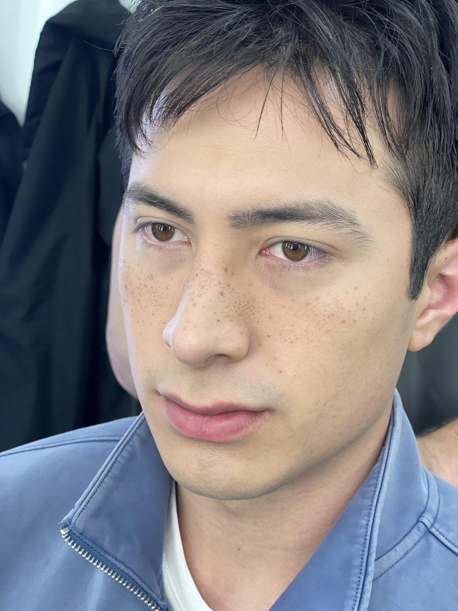 bornthisspring's tweet photo. ilya kissing shane’s beautiful freckles one by one https://t.co/UBpUxoPOEe