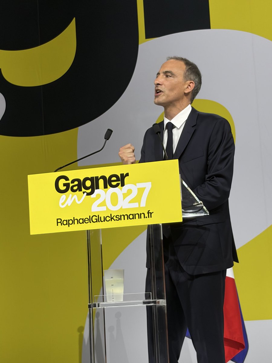 MDelafosse's tweet photo. Présent à Aubervilliers, Raphaël Glucksmann s’est montré lucide et clairvoyant face aux enjeux qui pèsent sur notre pays. Il a tracé des perspectives fortes pour permettre à la France d’affirmer sa souveraineté face aux énergies fossiles et à l’oligarchie numérique, pour défendre nos libertés.

Sincère et exigeant, il porte l’ambition d’une France renouant avec sa promesse de progrès social.

Le rassemblement de la gauche républicaine et écologiste doit désormais s’opérer. Les talents et les expériences existent pour déjouer le scénario d’un duel qui conduirait à la victoire de l’extrême droite.

Ce collectif peut ouvrir un chemin d’espérance et d’avenir, face aux impasses mortifères qui menacent notre pays.