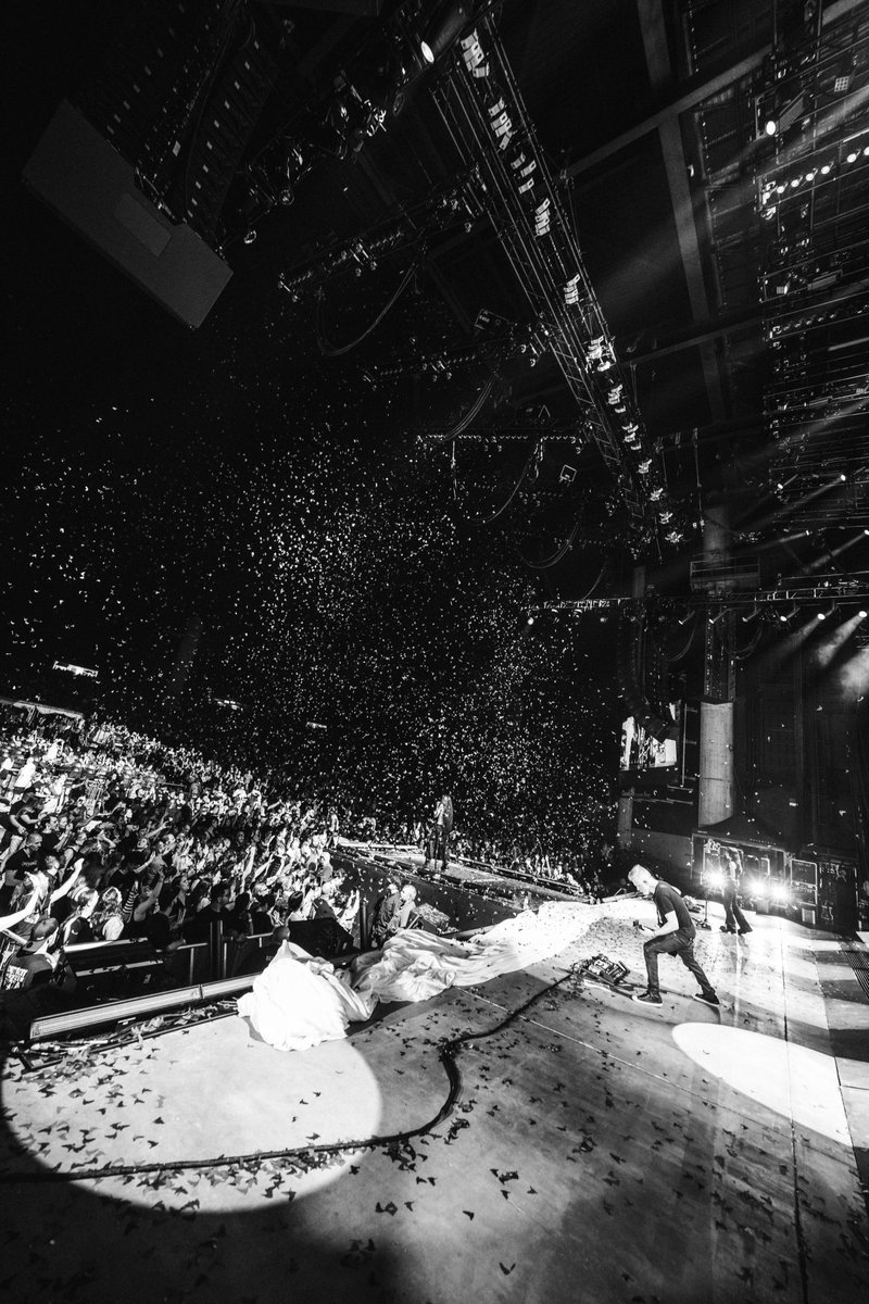 evanescence's tweet photo. @thiswildbemis Tampa, FL  6.12.26 Part 5 https://t.co/KOnGF3rDl4