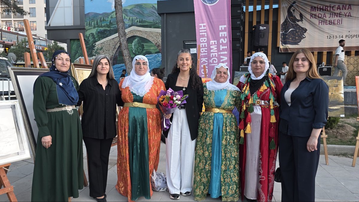 neslihansedal65's tweet photo. Mîhrîcana Hilberî ya Keda Jinê di roja dûyemîn de didome🌿

@tevgerajinwan @WanDEMkadin @DEMPartiWan @dbp_wan https://t.co/TObcCFCVTe