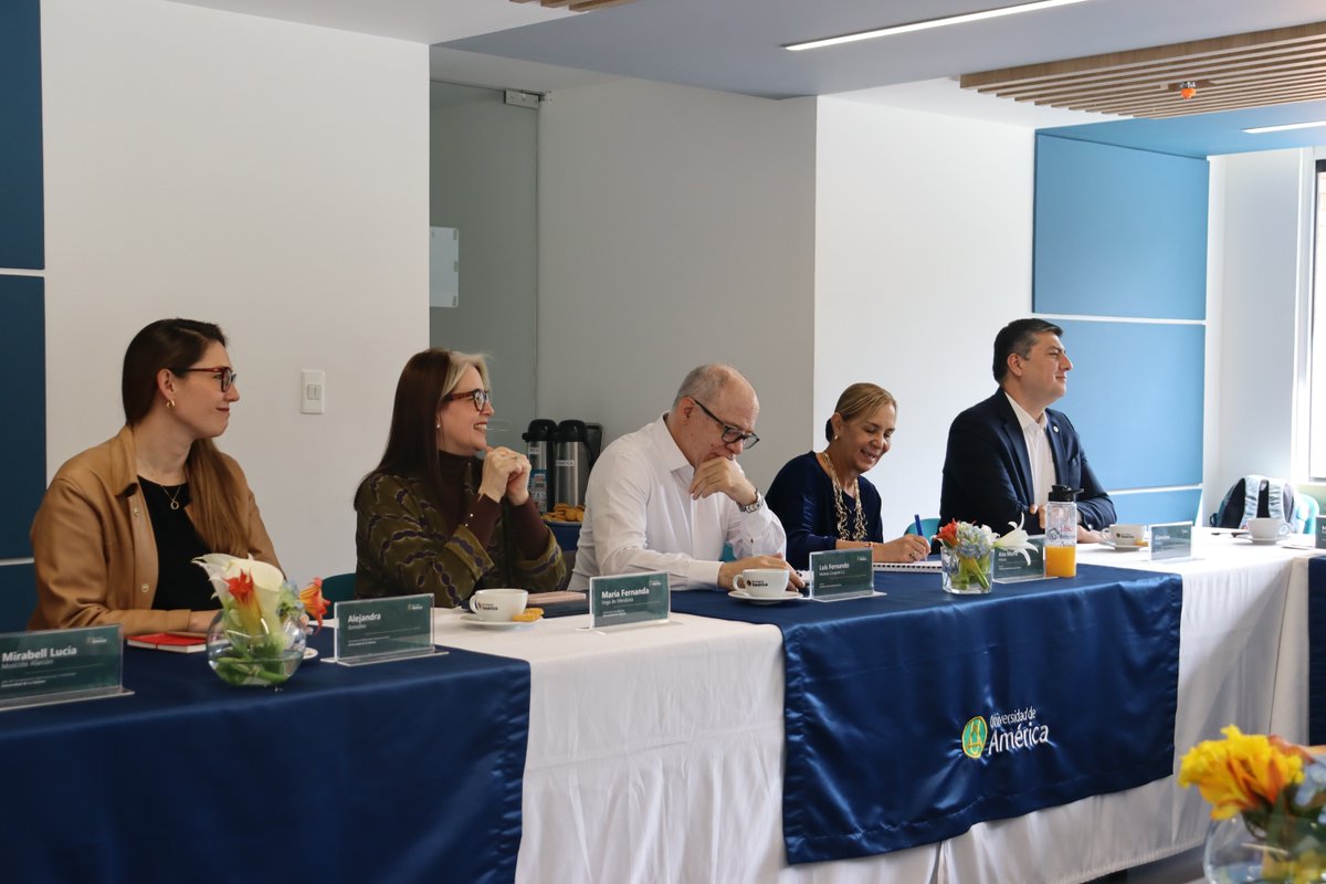 F_UAMERICA's tweet photo. @FulbrightCol Tras dos semanas de trabajo conjunto entre diversas instituciones de educación superior, consolidamos una alianza que impulsa la diplomacia científica. 📚🤝 https://t.co/T6O5OIWDHu