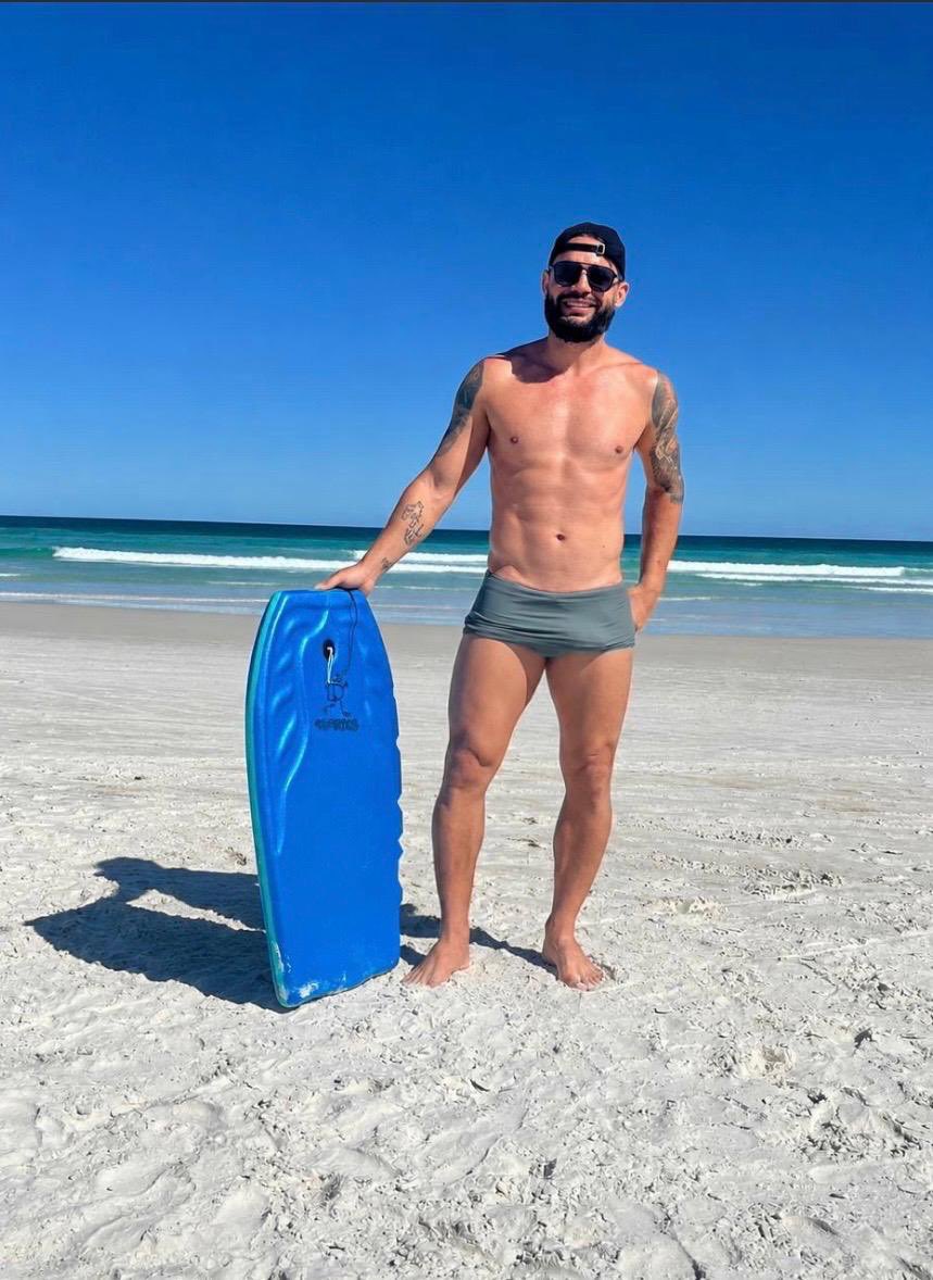 Pedrobarone03's tweet photo. 🌊🏄🏽‍♂️⚽️ https://t.co/EsBts0Jev1