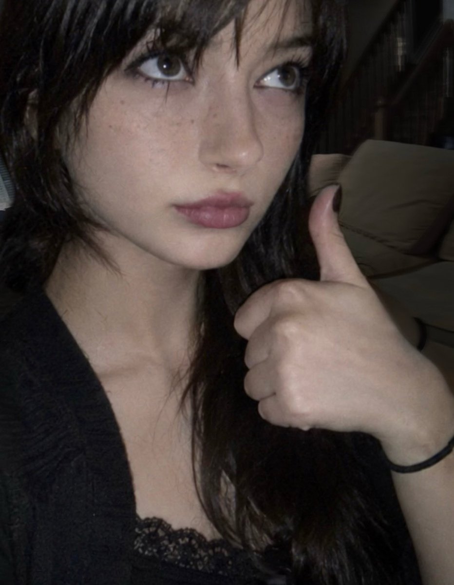 hannah tweet media