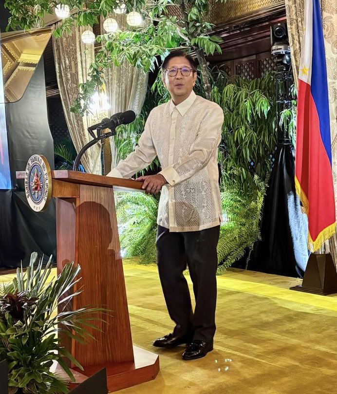 germanyinphl's tweet photo. A great honor to join President @bongbongmarcos and First Lady Louisa Araneta-Marcos in the Vin dβhonneur, celebrating 128 years of π΅π independence.
#GermanyInPhl https://t.co/EtIn1gN9vg