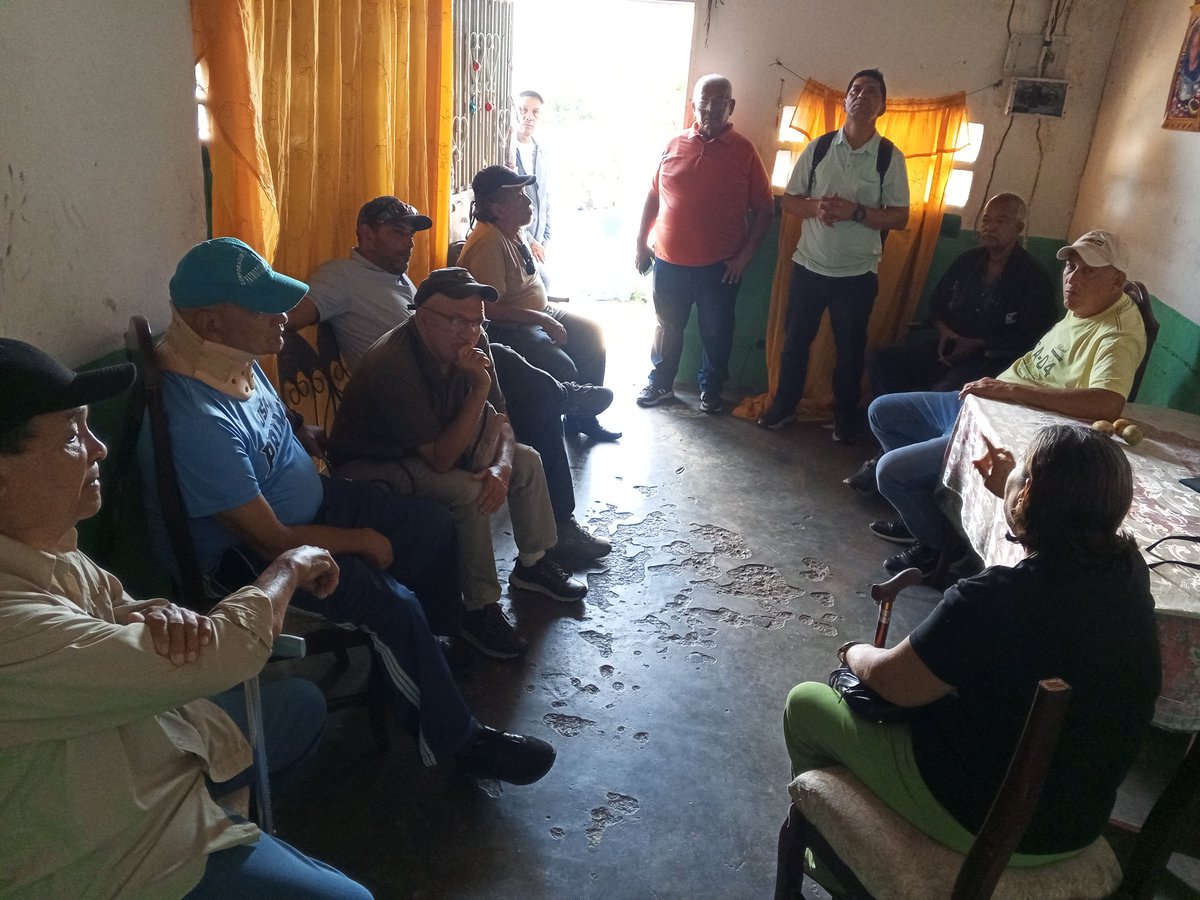 ManuelPzo's tweet photo. La organización como agenda de activismo. Equipo de @LaCausaRVe  mun Caroni parroquia Simon Bolivar activada #VamosConTodo https://t.co/Y4Kf9QPBlJ