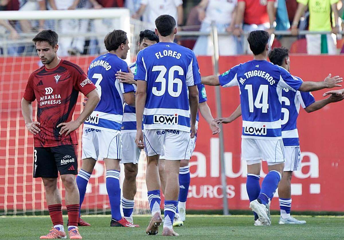 Ideal_GranadaCF's tweet photo. Flores aprovecha sus oportunidades en el tramo final de la temporada en el Granada CF 
El zaguero da un paso hacia adelante en su candidatura para promocionar al primer equipo nazarí
https://t.co/7auHTyHdNh
#GranadaCF https://t.co/Egqjy7jtYy