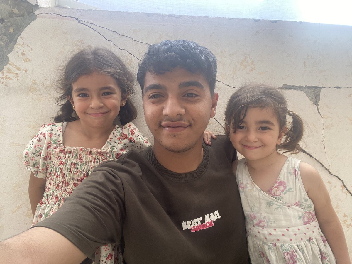 3naskom's tweet photo. They are still alive, my martyred brother's daughters. I will do anything to see them smiling. Please don't let that smile fade from their faces.

Donate to them if you can

https://t.co/RKB92gs7VS https://t.co/evYxwpu6YR