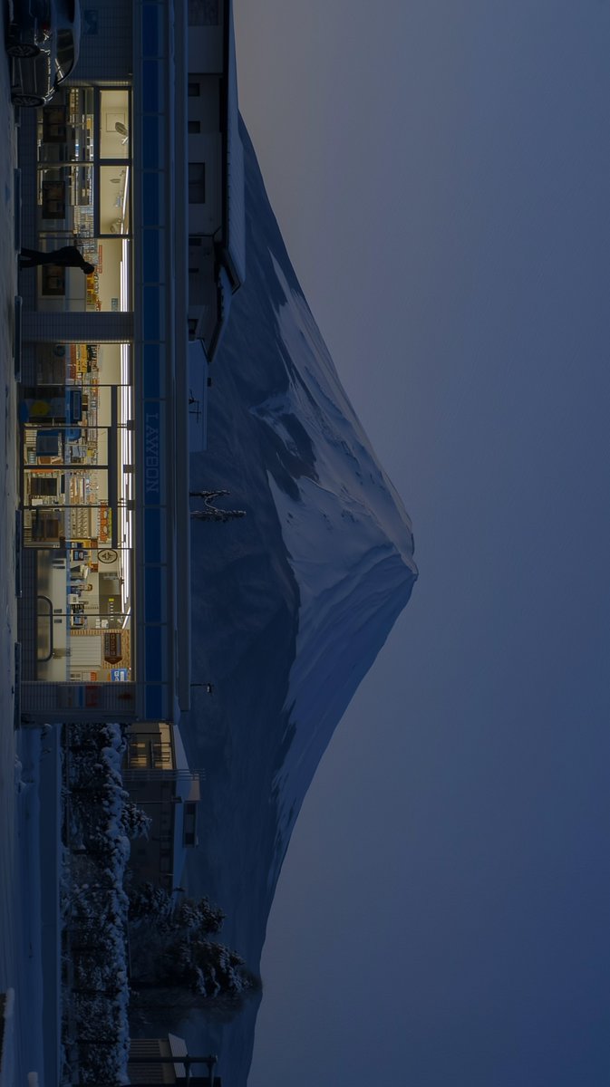 NoCaptionMood's tweet photo. Blue Hour at Kawaguchiko https://t.co/mNtdzJlL8P