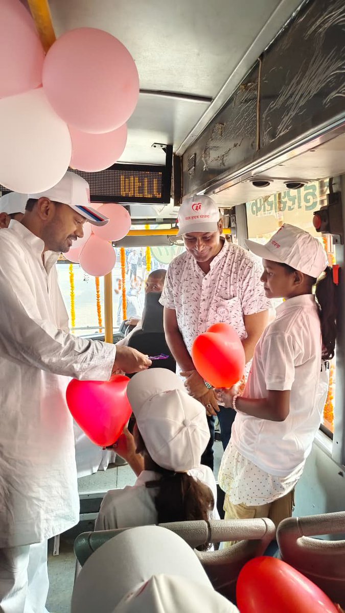 Jduonline's tweet photo. आज माननीय स्वास्थ्य मंत्री श्री निशांत जी ने बाल हृदय योजना के तहत 100वें बैच में जन्मजात हृदय रोग से पीड़ित 32 बच्चों को विभाग की ओर से निःशुल्क उपचार हेतु अहमदाबाद रवाना किया। इस दौरान श्री न��शांत ने बच्चों से बातें कर उन्हें प्रोत्साहित किया। बच्चे भी इनसे बातें कर काफी खुश थे।

विभाग की ओर से इस योजना के तहत अबतक 3101 बच्चों का सफल इलाज कराया जा चुका है। जरूरतमंद बच्चों को बेहतर स्वास्थ्य सुविधाएं देकर सरकार संवेदना के साथ मासूम बचपन को सुरक्षित कर इनका बेहतर भविष्य गढ़ रही है।

@Nishantjdu @NitishKumar

#JanataDalUnited #bihar #JDU #NishantKumar #NitishKumar #health