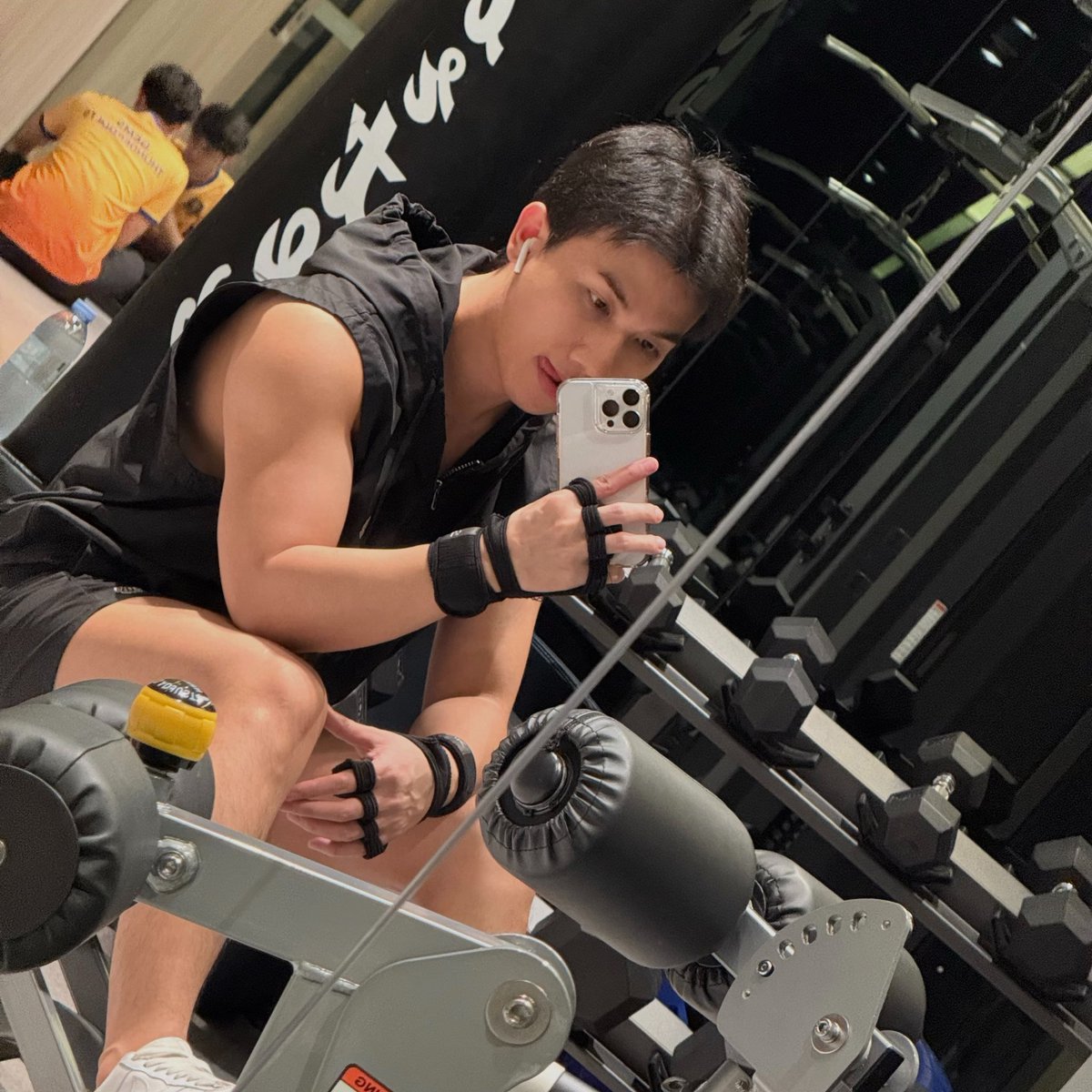 Whats9oodToday's tweet photo. เน้นใส่ซ้ำ 🤣👊🏻 https://t.co/zjr2vf0BXc