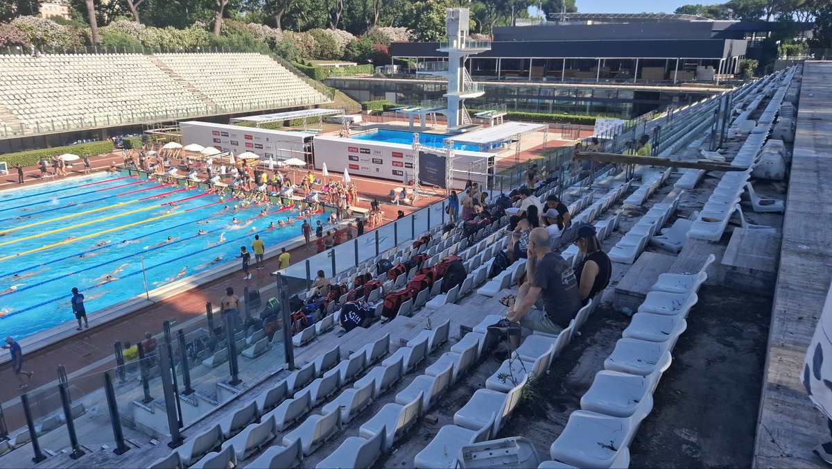 Lukettigno70's tweet photo. @gualtierieurope @GiorgiaMeloni @SabrySocial @itsmeback_ 
Evento di nuoto a Roma, la sicurezza ed il degrado regnano. Questa è definita la piscina più bella del mondo... Vergogna
Foro italico 13 giugno 2026 https://t.co/59OZPEeES4