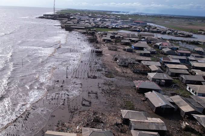 TheDataHubX's tweet photo. Sinking cities that could disappear by 2100:

1. 🇮🇩 Jakarta, Indonesia
2. 🇳🇬 Lagos, Nigeria
3. 🇺🇸 Houston, Texas
4.🇧🇩 Dhaka, Bangladesh
5. 🇮🇹 Venice, Italy
6. 🇺🇸 Virginia Beach, Virginia
7. 🇹🇭 Bangkok, Thailand
8.🇺🇸 New Orleans, Louisiana
9. 🇳🇱 Rotterdam, Netherlands
10. 🇪🇬 Alexandria, Egypt
11. 🇺🇸 Miami, Florida

According to World Economic Forum