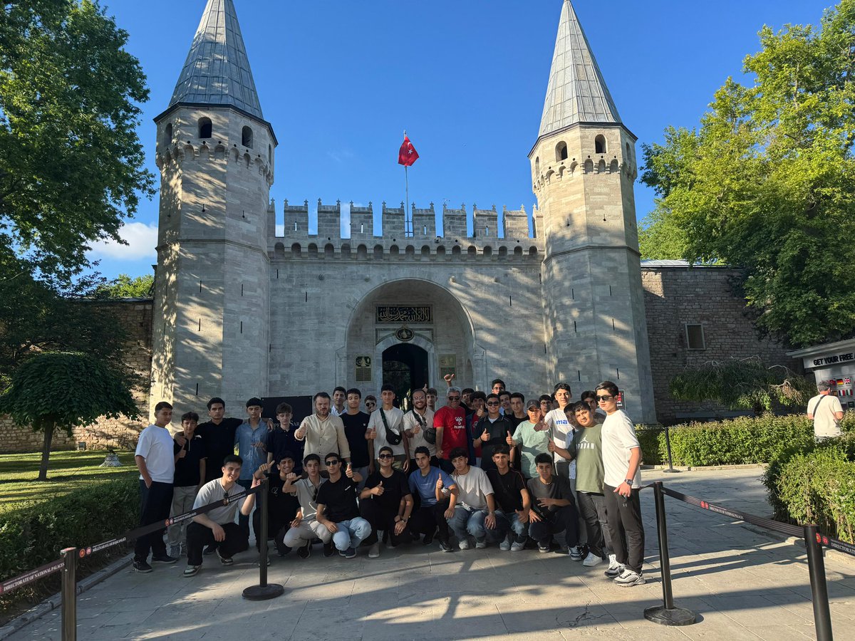 agdhatay's tweet photo. 📌 BİN YIL DAHA BU GENÇLİK 🇹🇷

📍 Fetih Nesli İstanbul'da 🕌🌙

@agdorgtr @agdortaokullar
#BinYılDahaBuGençlik #FetihNesli #İstanbulunFethi #AGD #MilliGençlik #GençlikŞuuru #İstanbul #FetihRuhu #AsımınNesli https://t.co/pafd3VCEzD
