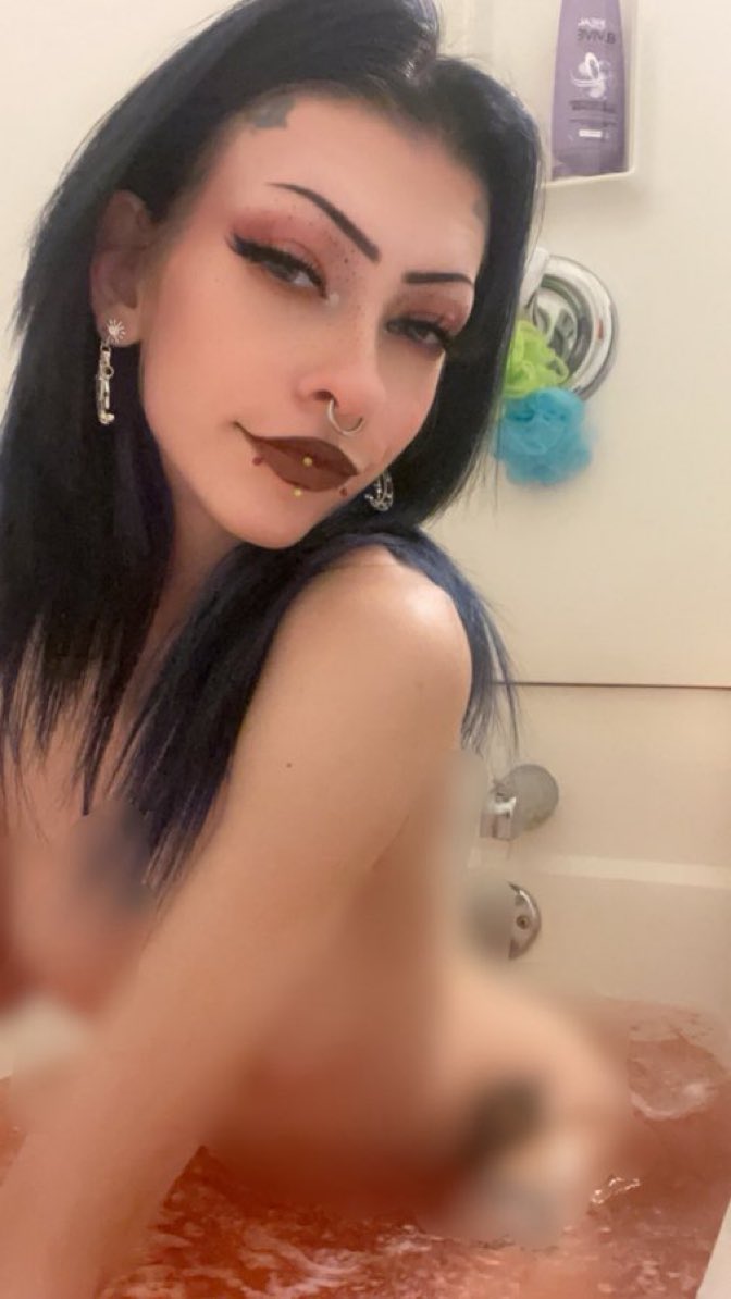 MissDevile22's tweet photo. I think I want more simps💅🫶🙂‍↔️

.

Findom brat finsub beta cuck simp goddess worship wallet drain humanATM whalesub https://t.co/oI0bq4MUD0