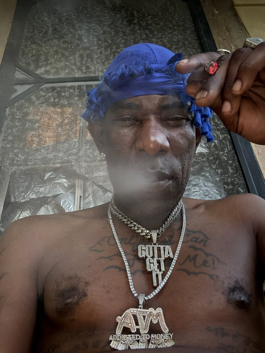 SmokeOnefrombr's tweet photo. 420 type time https://t.co/Ydj5KPTxuG
