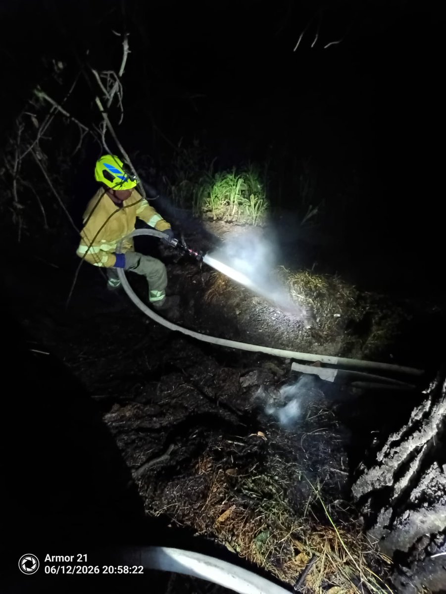 bomberospasto's tweet photo. 🔥🌲#IncendioForestal | En al menos cinco puntos del municipio, @bomberospasto controló tres quemas prohibidas, un incendio forestal y una quema de residuos sólidos, emergencias que, hasta el momento, no dejan personas lesionadas. Mantenemos desplegadas todas nuestras capacidades https://t.co/cceiR15EUt