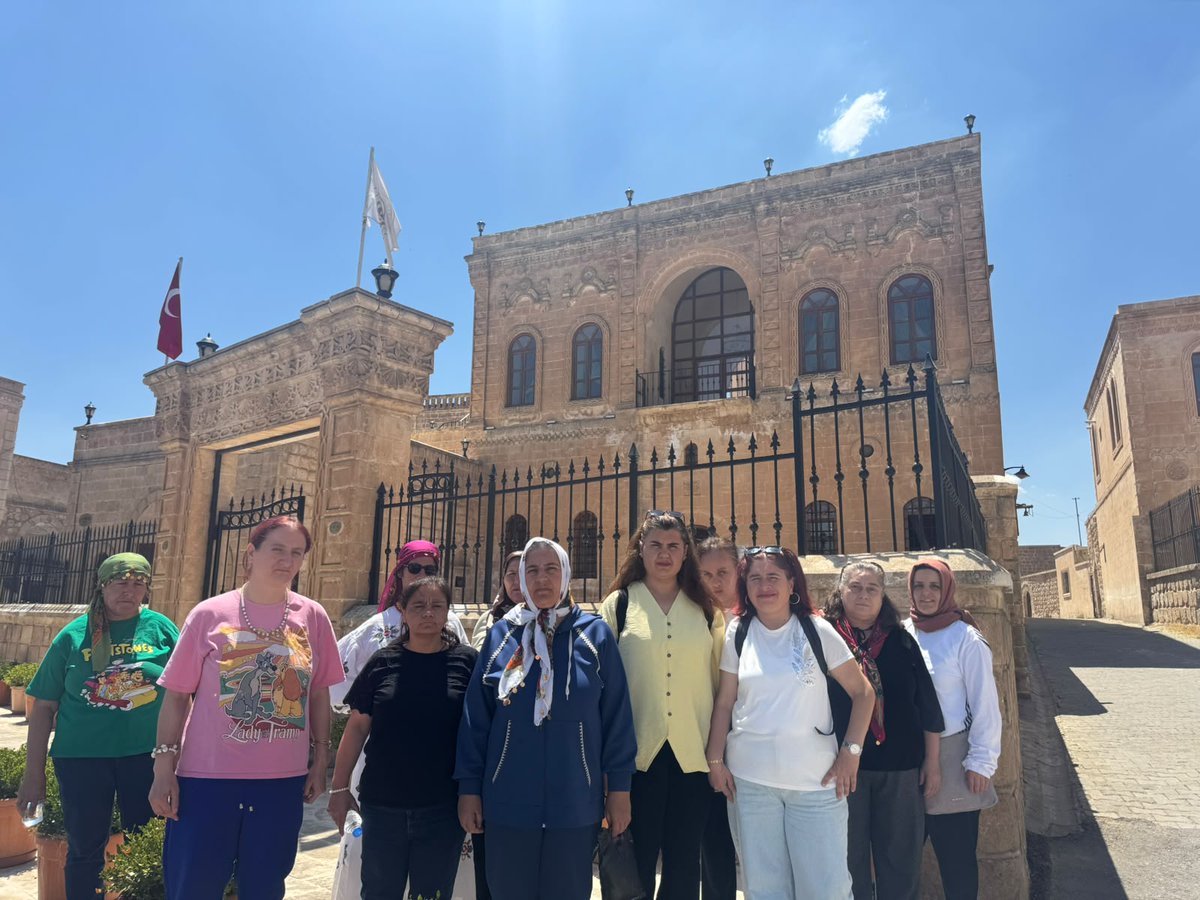 Batman_ashm's tweet photo. Bakanlığımızın sosyal hizmet modellerinden yararlanan özel gereksinimli bireylerimize sosyokültürel faaliyet kapsamında Mardin gezisi düzenlenmiştir.
#Ailevenüfus10yılı
@tcailesosyal
@ashb_eyhgm
@batmanvaliligi https://t.co/lao7fRt3oC