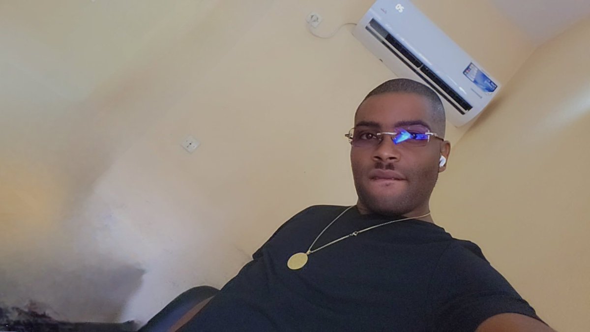 don_wilfried90's tweet photo. On ne devient pas fort en gagnant. On devient fort en se relevant quand tout semble perdu 🧏‍♂️

                        Bon week-end 😉 c'est la saison oh 🥶 https://t.co/ruJjpzzSId